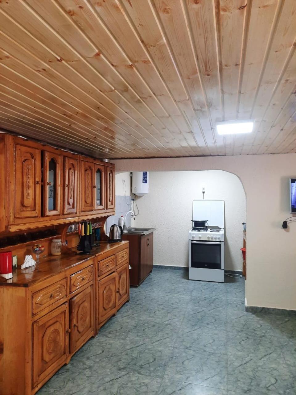 Guesthouse "Megi" Местия Экстерьер фото